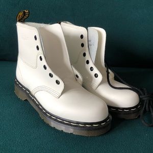 NBW BRAND NEW ORIGINAL FROM ENGLAND DOCS